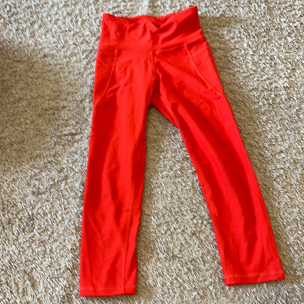 Red cropped leggings